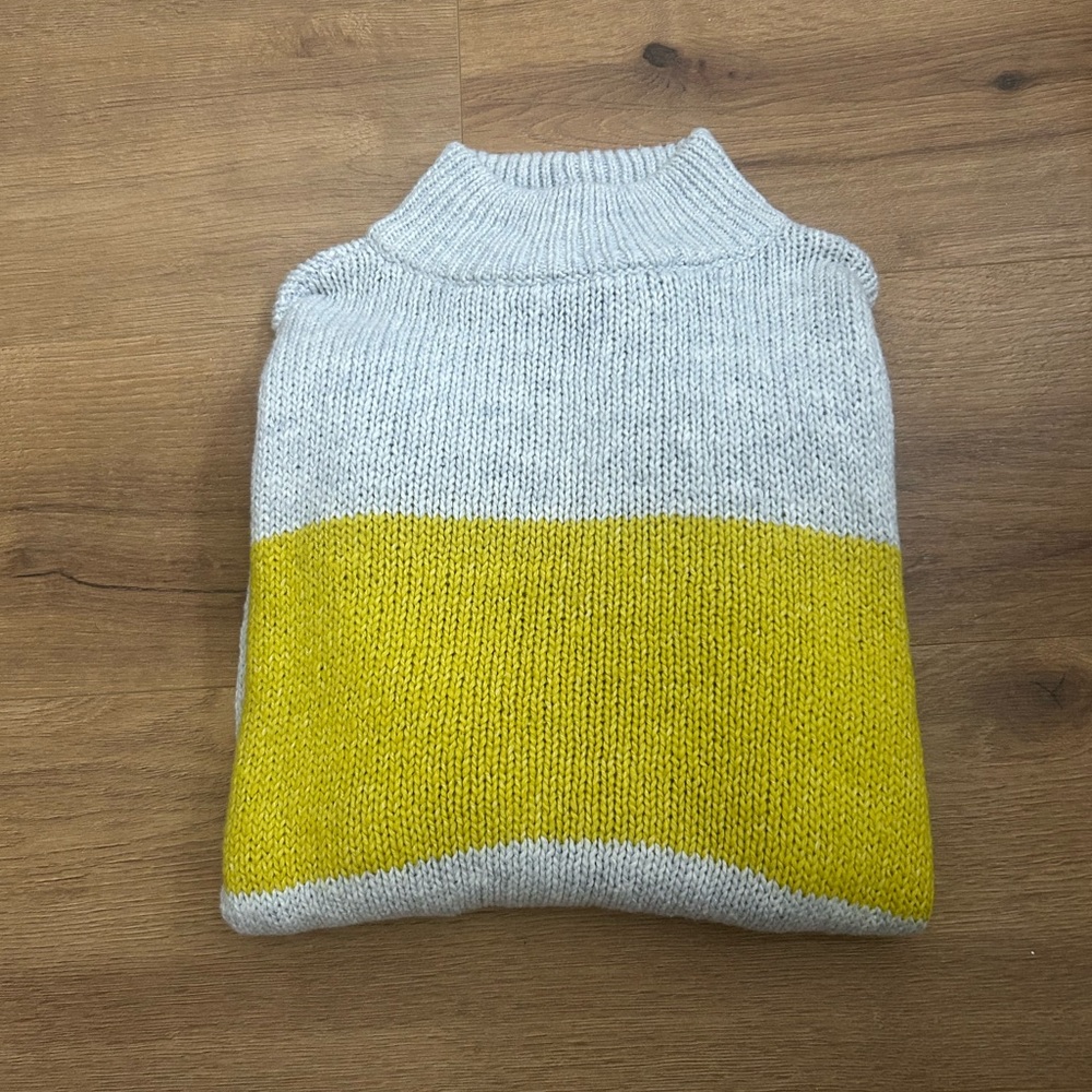 Aerie Soft Gray Knit Sweater
